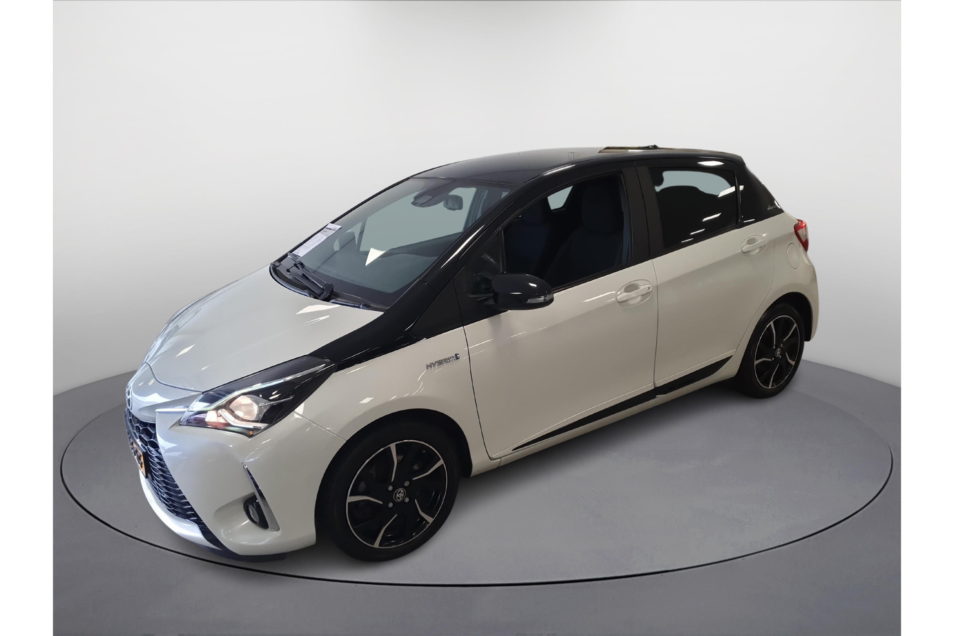 Toyota Yaris 1.5 Hybrid Bi-Tone | Toyota occasions
