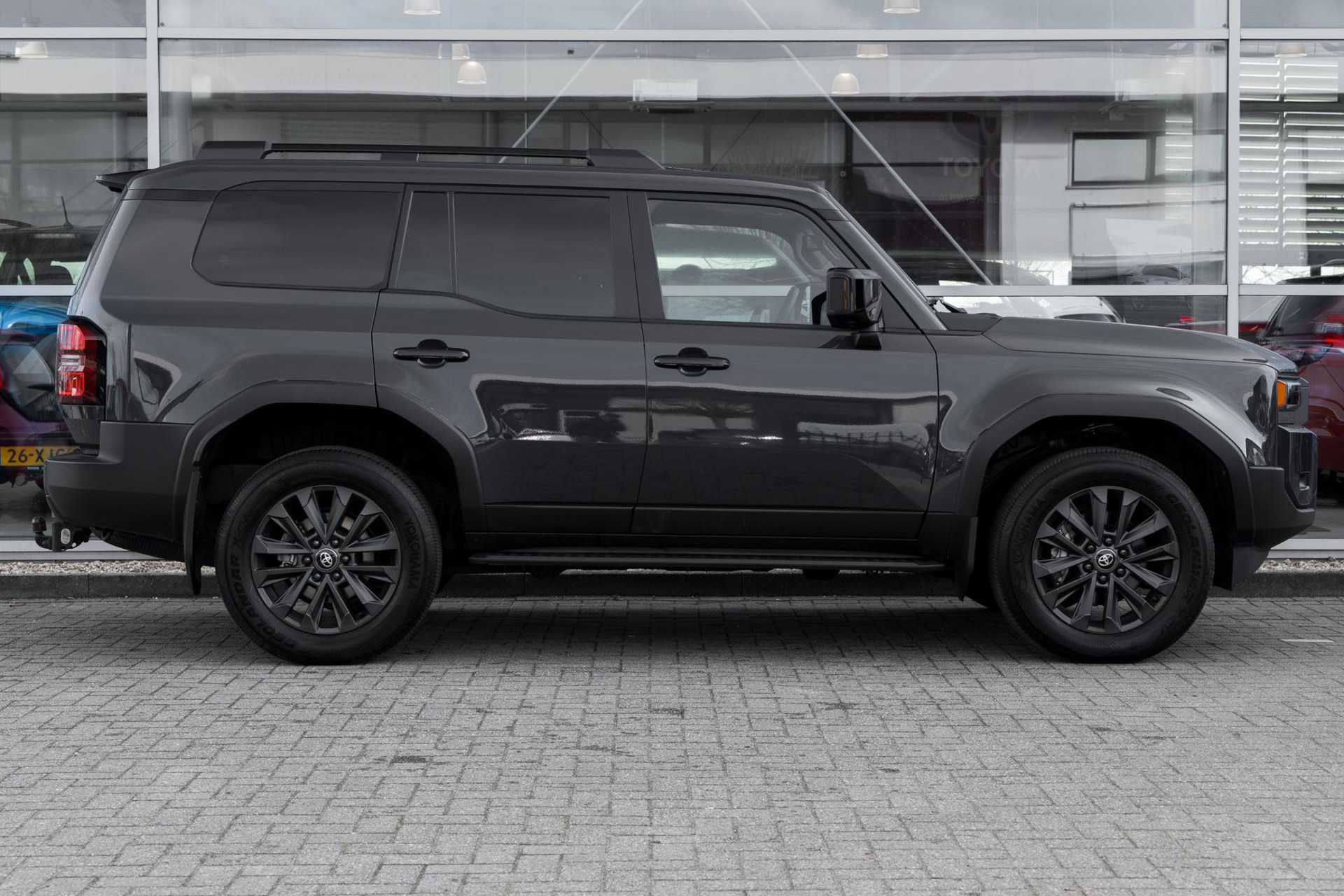Toyota Land Cruiser 2.8 D-4D Standard Roof Window Van Professional