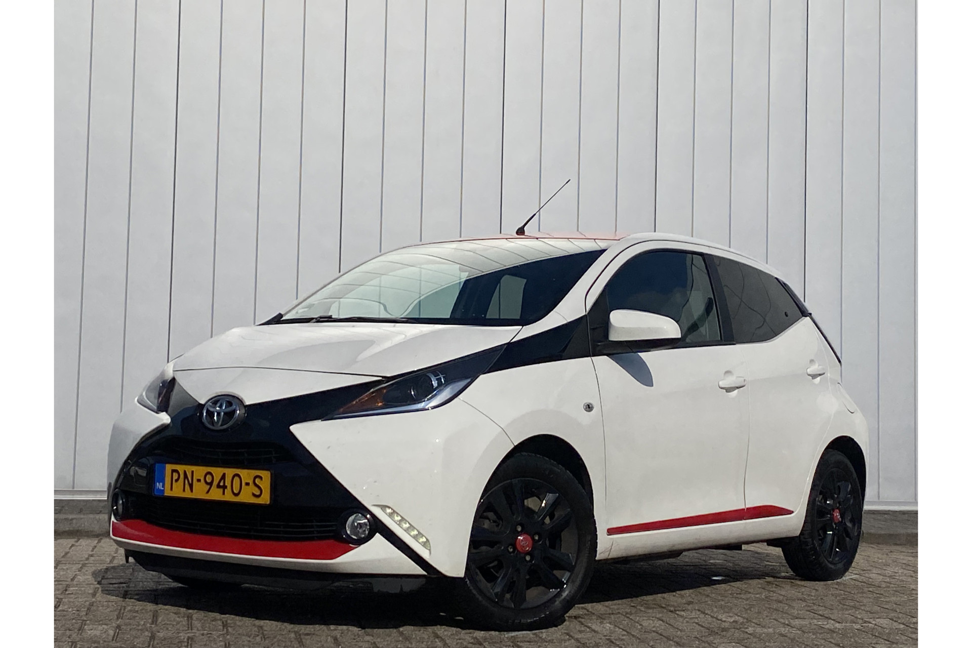 Toyota Aygo Vvt I X Joy Nl Auto Navi Climate Control Red Pack