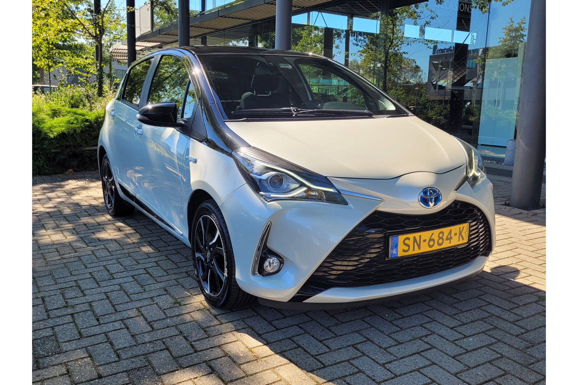 Toyota Yaris Hybrid Bi Tone Plus Toyota Wagenmaker Occasions